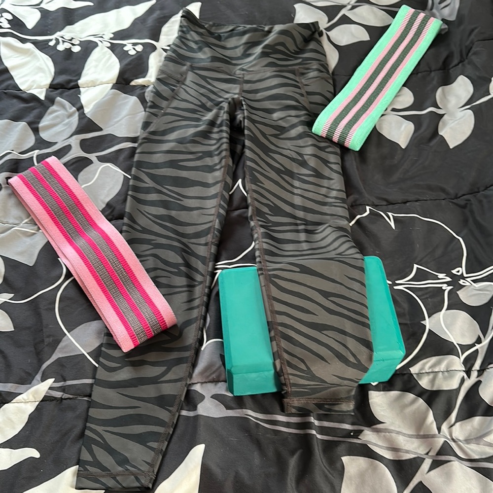 Old navy animal print leggings high waist double pockets powersoft go dry